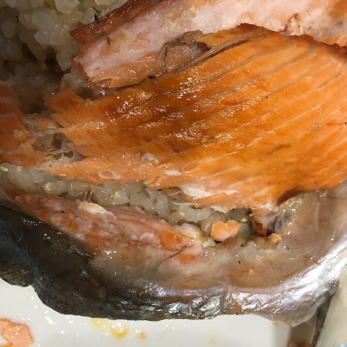 鮭のアラを使って、鮭の味付けご飯!